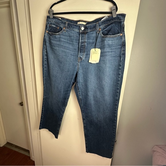 Levi’s Medium Wash Wedgie Button Fly RawHem 99%Cotton Women’s Jeans NWT Size 20W - Picture 1 of 16